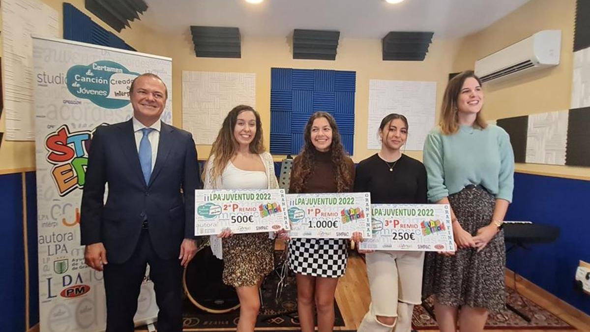 Las ganadoras del certamen ‘Studio Edition’ de jóvenes creadores reciben sus premios