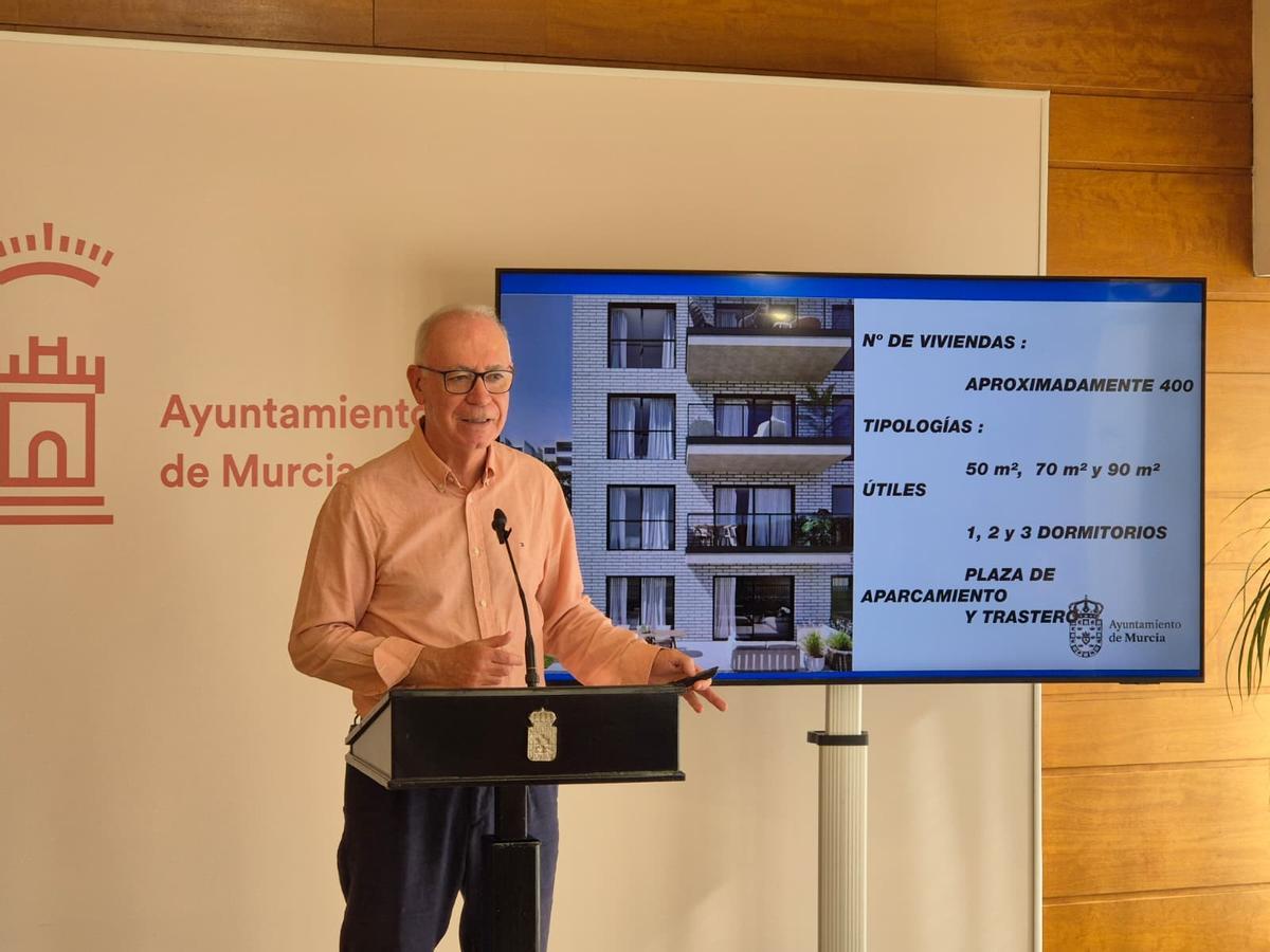 El edil de Urbanismo, Antonio Navarro, presenta la primera convocatoria de parcelas municipales incluidas en la estrategia de vivienda.