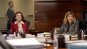 Concepción Espejel (d) e Inmaculada Montalbán durante el primer pleno del Tribunal Constitucional.