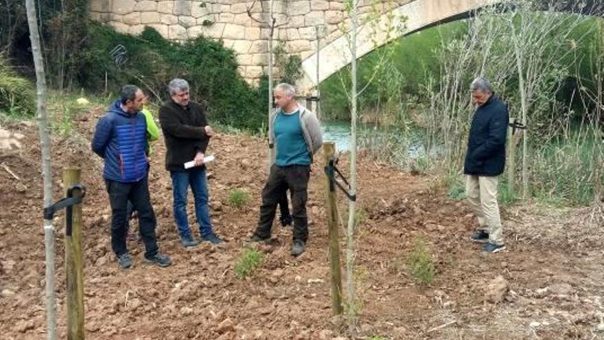 El alcalde Mahiques y el diputado Bort, a la izquierda, el miércoles.