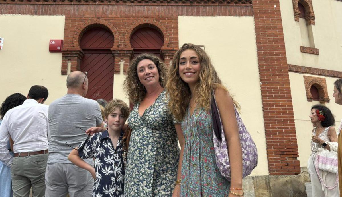 Por la izquierda, Clement y Marion Sableaux y Elena Jiménez Sableaux.