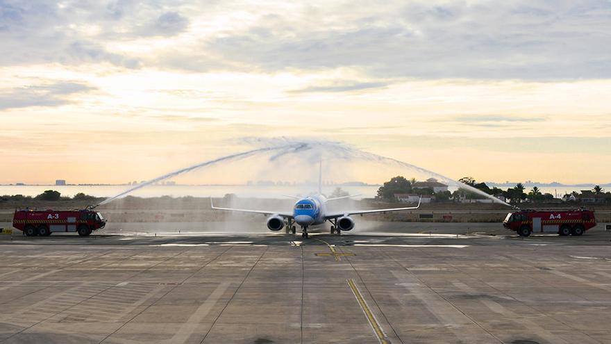 El Aeropuerto de San Javier &#039;bautiza&#039; la ruta a Amberes