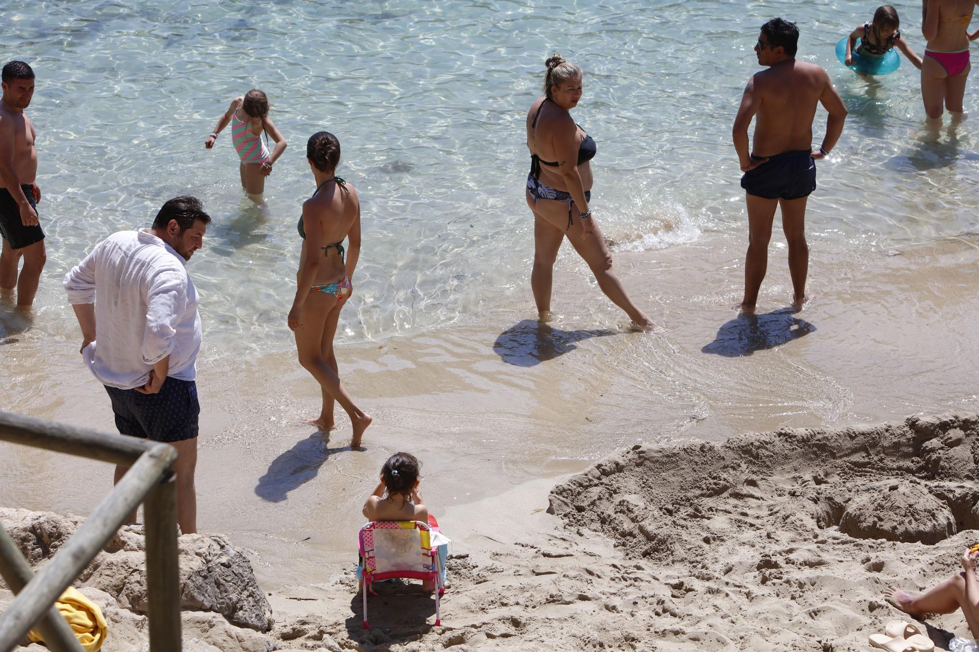 Überfüllte Traumbucht auf Mallorca: So sieht Cala Gat bei Cala Ratjada Anfang Juni aus