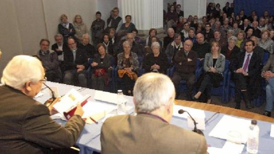 L´Auditori Josep Viader de la Casa de la Cultura es va omplir de gom a gom per la presentació.