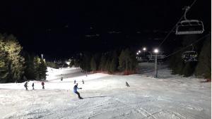 El sistema de iluminación hace posible la magia de esquiar de noche en la estación de Masella.