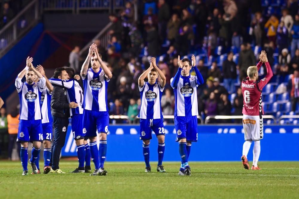 El Dépor empata en el descuento ante el Alavés