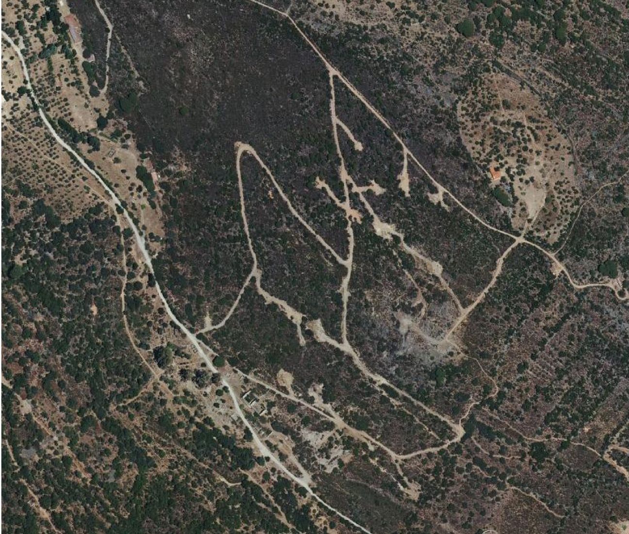 Vista aérea de la zona de Valdeflores en 2017, cuando la empresa ya había iniciado las labores del sondeo, en una foto que formó parte del expediente tramitado por el ayuntamiento.