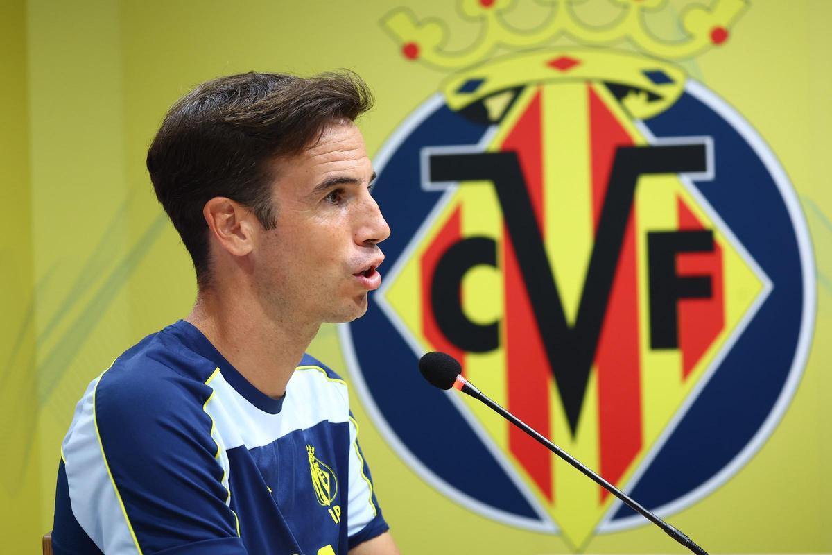 Iñigo Pérez, durante la rueda de prensa previa al Racing de Santander-Villarreal.