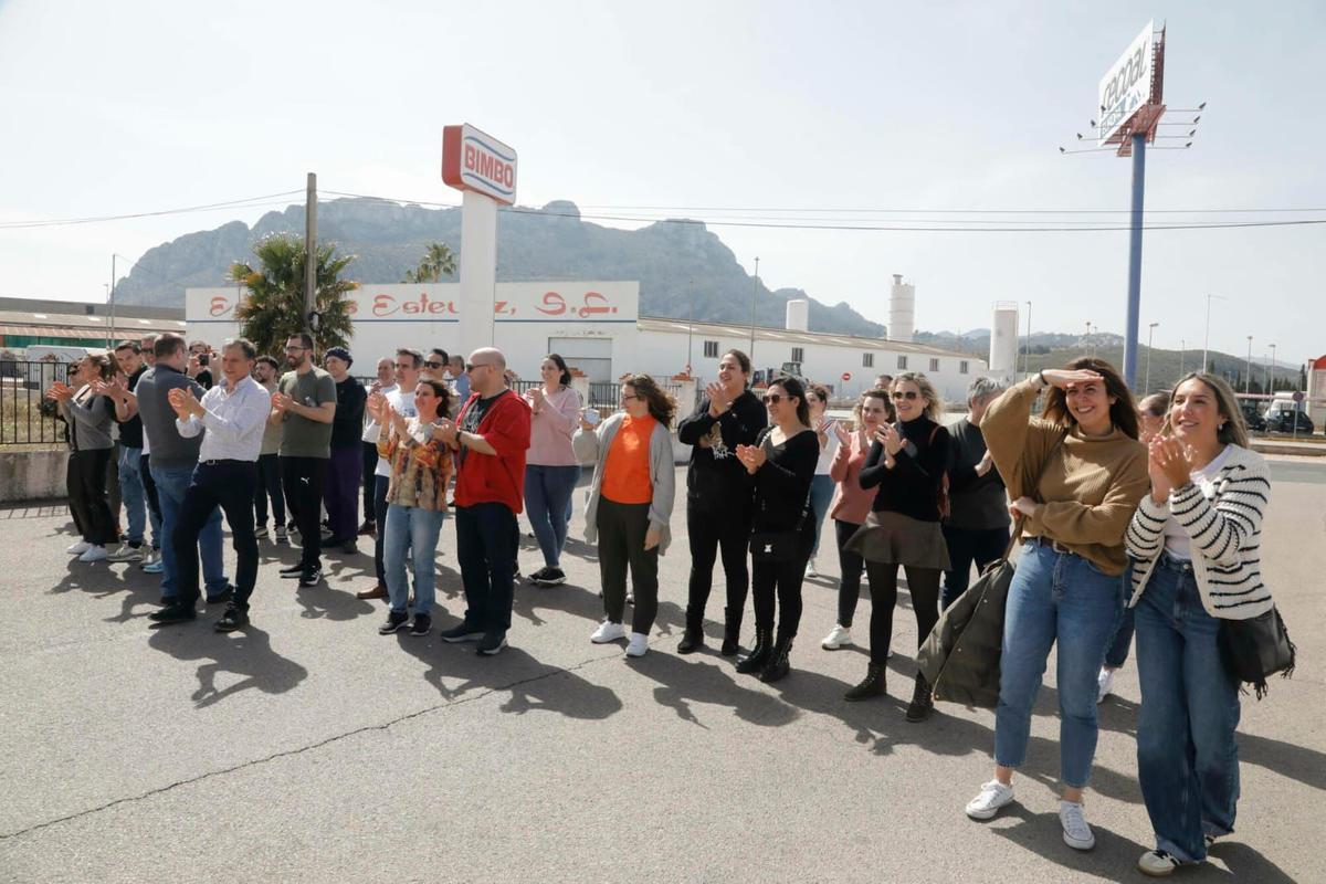 Mirar atrás: los empleados se despiden de la fábrica