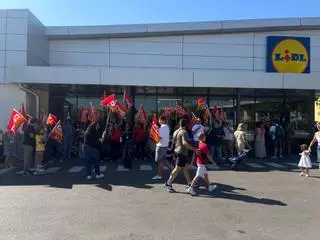 Denuncian la sobrecarga de trabajo en las tiendas Lidl de Zaragoza: "cada vez tenemos menos plantilla"