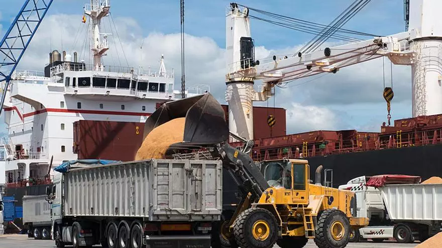 El Puerto de Marín reduce la actividad internacional pese a suponer todavía el 90% de su trafico
