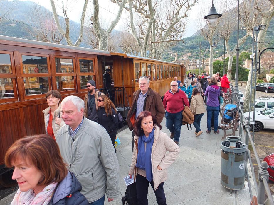 Die Touristenattraktion ist seit Donnerstag (1.2.) wieder im Einsatz: Die historische Bahn verkehrt wieder zwischen Palma de Mallorca und Sóller.