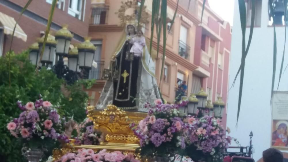Salida de la Virgen del Carmen desde la parroquia de la Cala del Moral, en Rincón de la Victoria.