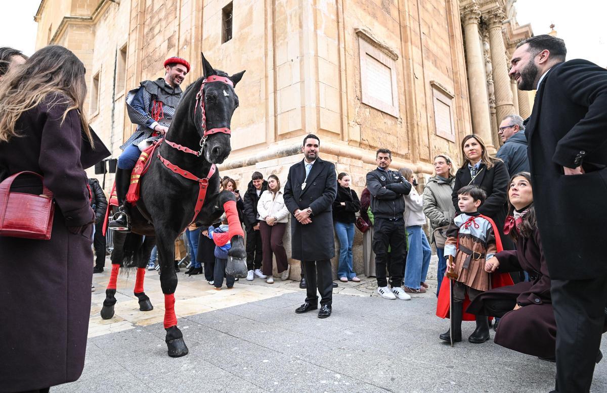 La procesión de la patrona de Elche en el 'Trono dels Angelets', en imágenes