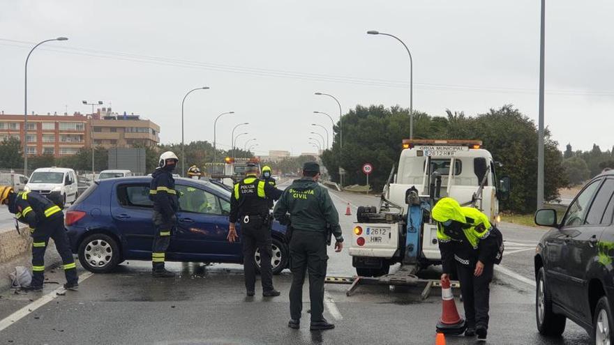 Los servicios de emergencia en el lugar del accidente.