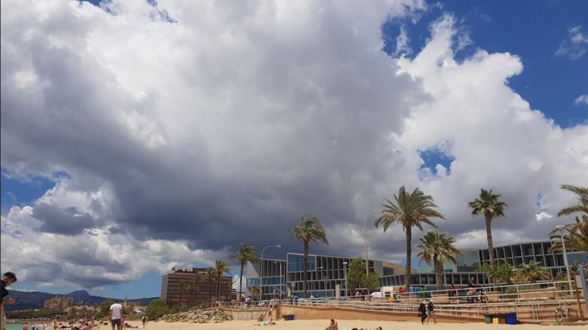 Tolle Wolkenformationen gab es am Sonntag (14.5.) in Palma zu sehen.