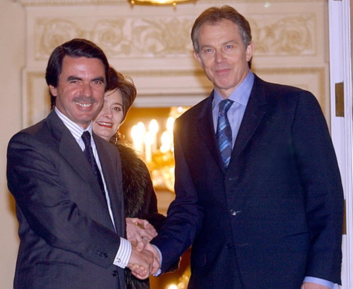 José María Aznar i Tony Blair, el març del 2004, abans de celebrar un sopar privat al palau de la Moncloa. José María Aznar i Tony Blair, el març del 2004, abans de celebrar un sopar privat al palau de la Moncloa.
