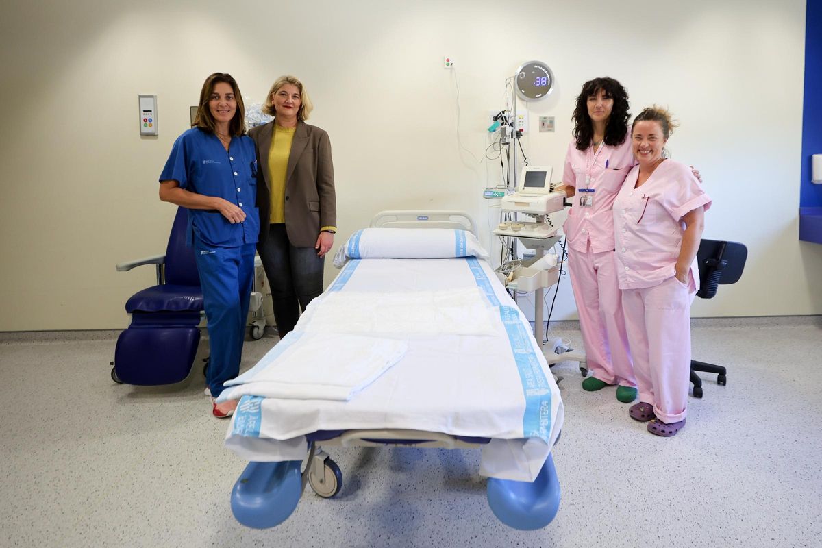 De izquierda a derecha: Raquel Gascón, Laura Moya, Pilar García y Tina Sagardoy en el paritorio de Moya.
