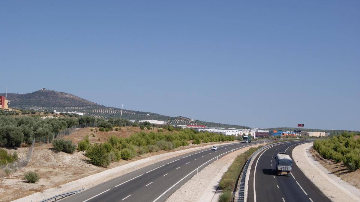Autovía A-45 a su paso por Lucena, donde se ha producido el accidente.