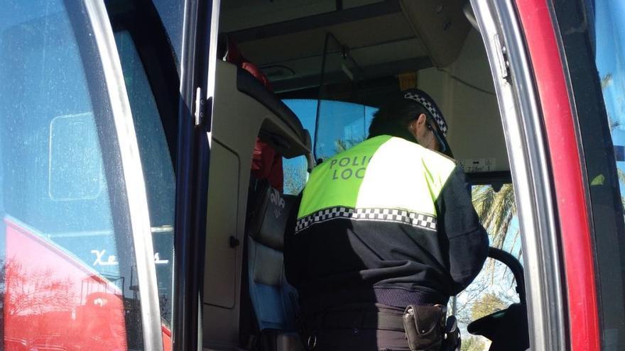 La Policía inmoviliza un autobús escolar en Elda al dar positivo en cannabis el conductor