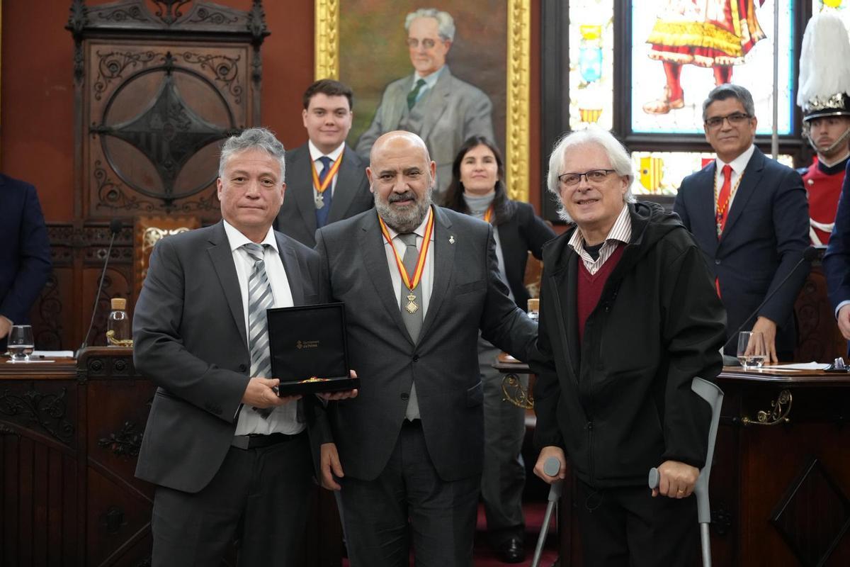 FOTOS | El Ayuntamiento de Palma entrega las Medallas de Oro de la Ciudad y nombra Hijas Ilustres a Pilar Juncosa Iglesias y Caty Juan del Corral FOTOS | El Ayuntamiento de Palma entrega las Medallas de Oro de la Ciudad y nombra Hijas Ilustres a Pilar Juncosa Iglesias y Caty Juan del Corral