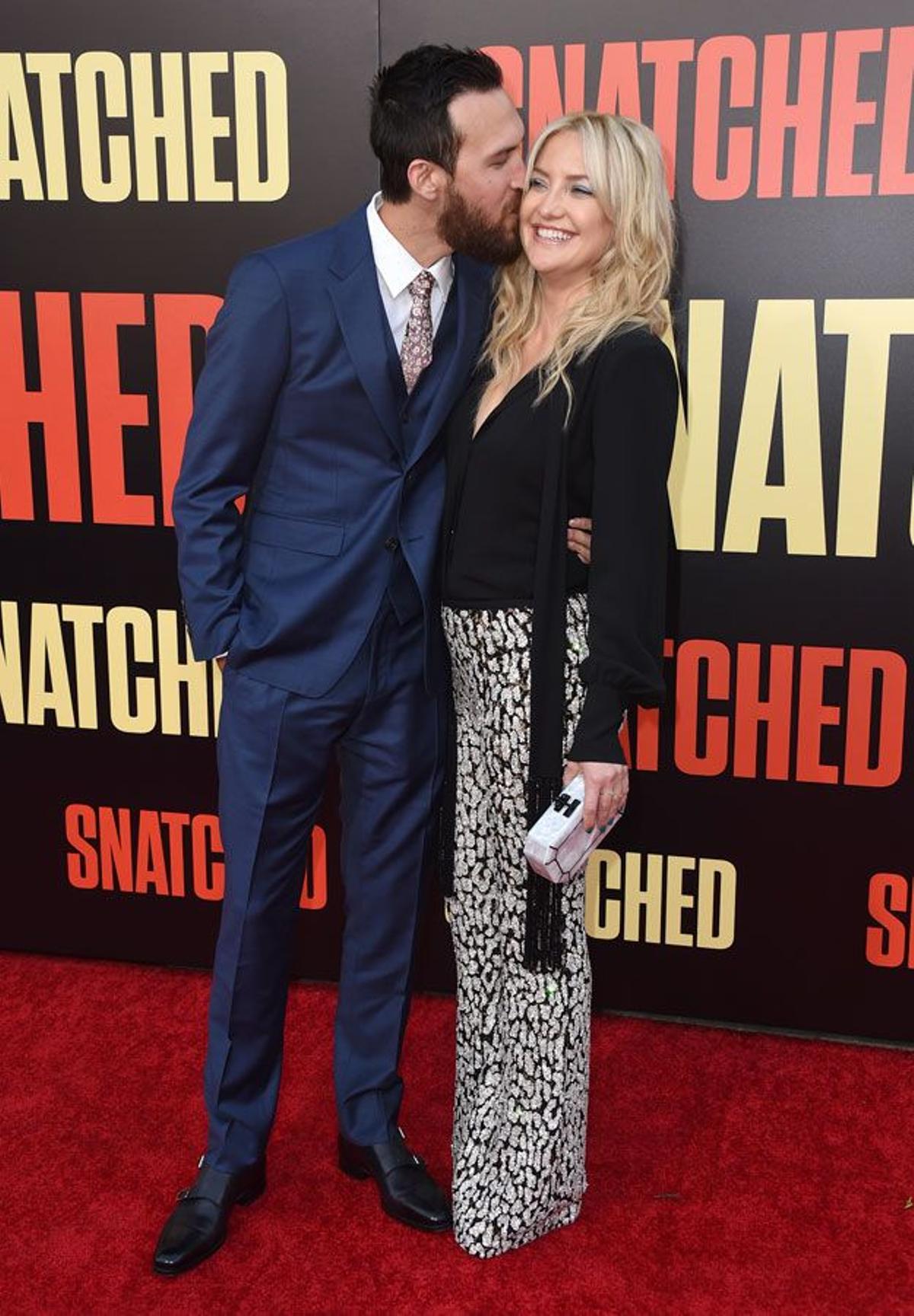 Kate Hudson en el estreno de 'Snatched' junto a su nuevo novio, Danny Fujikawa