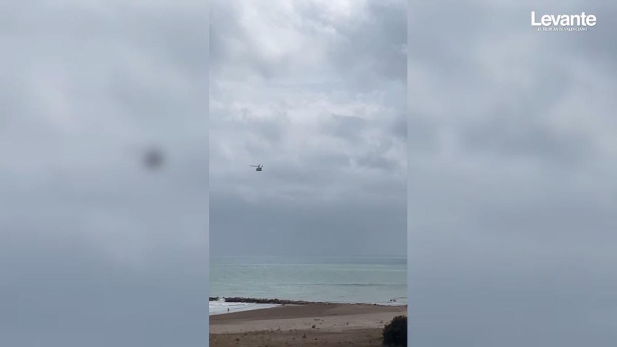 Buscan a un bañista desaparecido en la playa de Massalfassar.