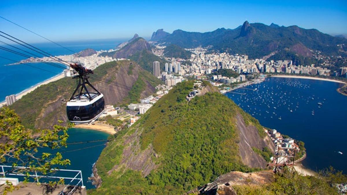 Teleférico sobre la bahía de Guanabara.