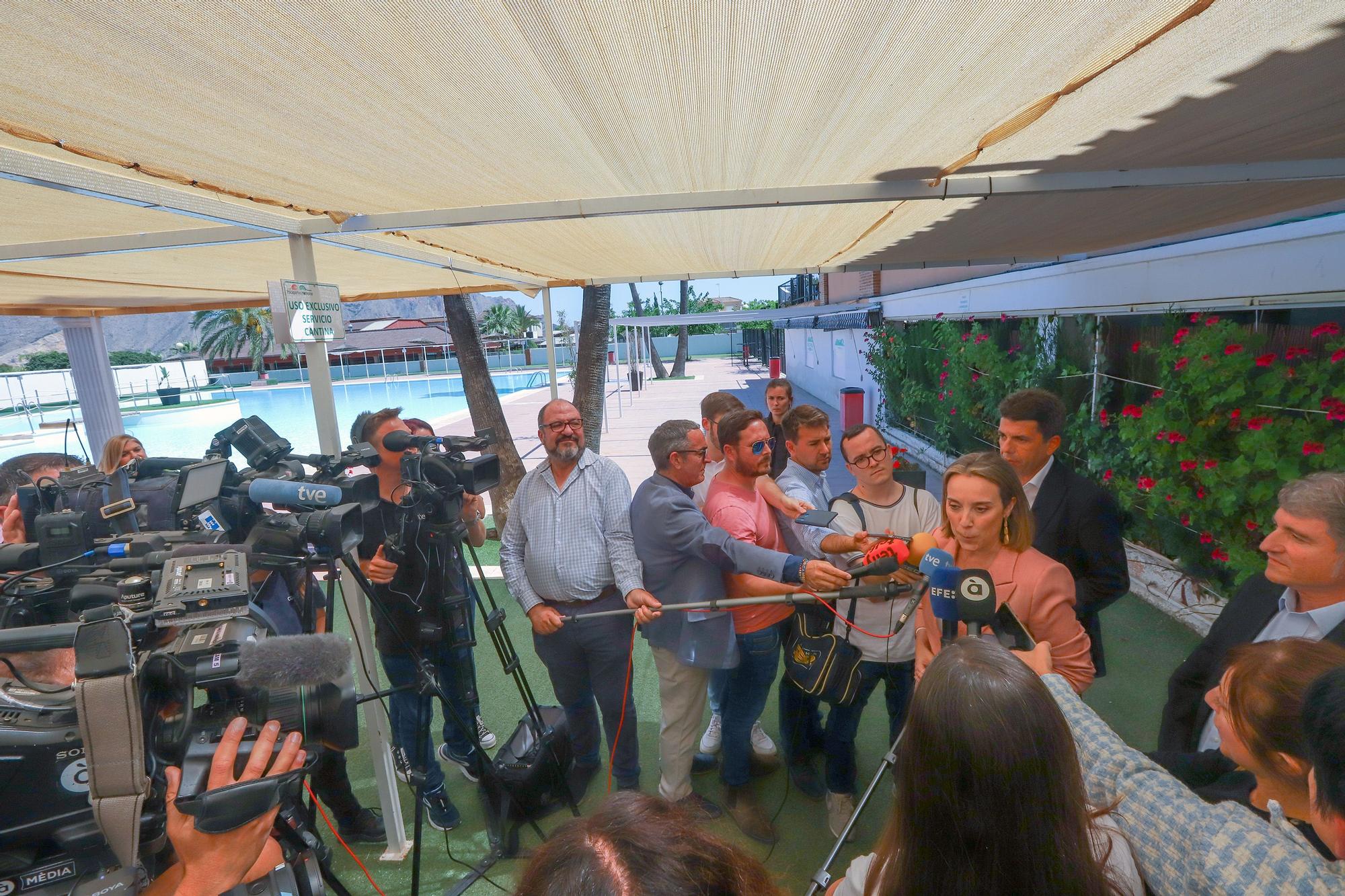 Cuca Gamarra asiste a una comida de simpatizantes de Orihuela con el candidato de Alcaldía Pepe Vegara