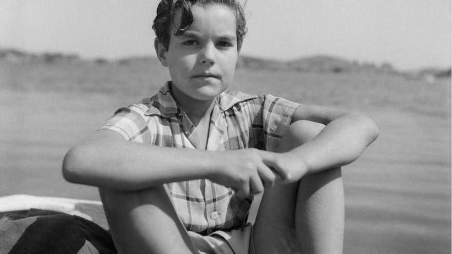 Joan, amb deu anys, a la platja de Portlligat