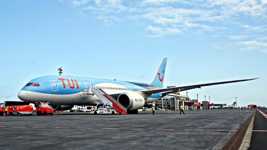 TUI elimina la conexión con Bélgica pero adelanta al invierno la de Gran Bretaña