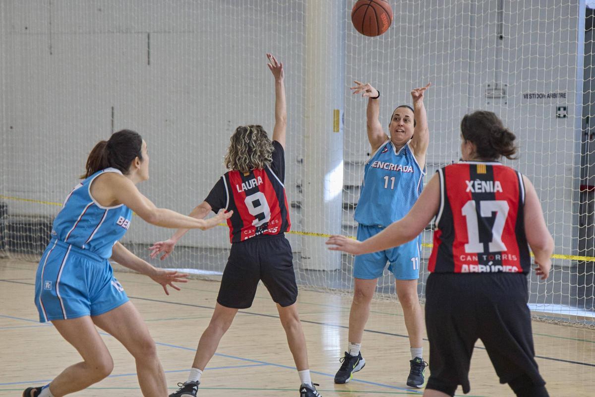 Les fotos de la jornada "Despenja les botes" a Vilobí d'Onyar