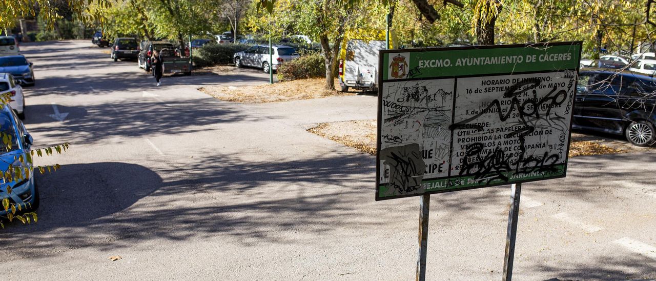 Una de las calles de la plataforma de aparcamientos del parque del Príncipe.