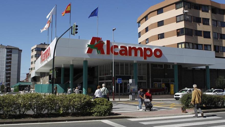 Alcampo prevé contratar más de un centenar de profesionales para la campaña de verano en Galicia