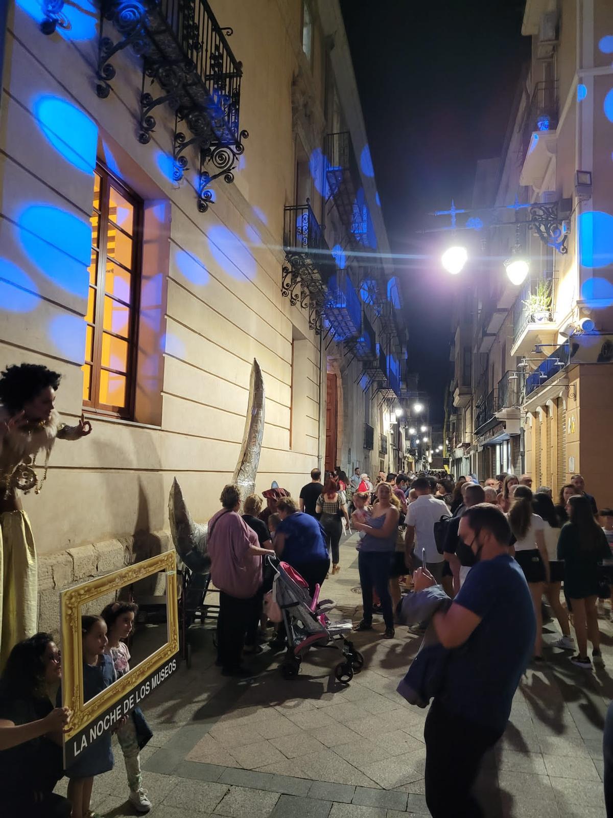 Las calles del centro se llenan de público y actividades