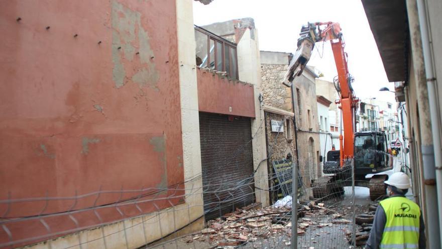 L&#039;antic Cinema Catalunya de l&#039;Escala s&#039;enderroca per fer un edifici de pisos