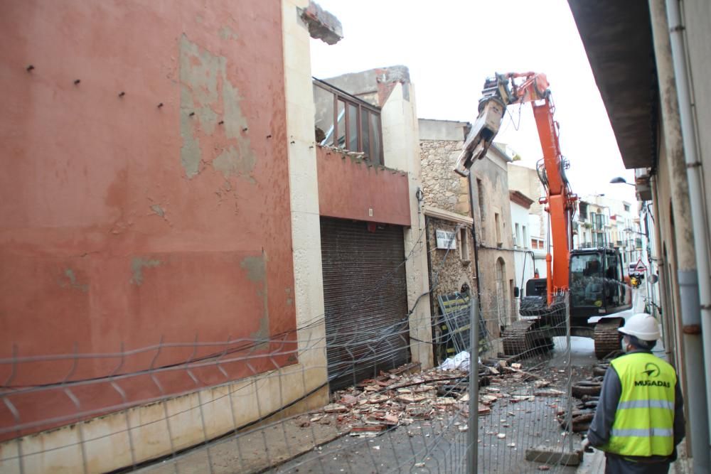 L'antic Cinema Catalunya de l'Escala s'enderroca