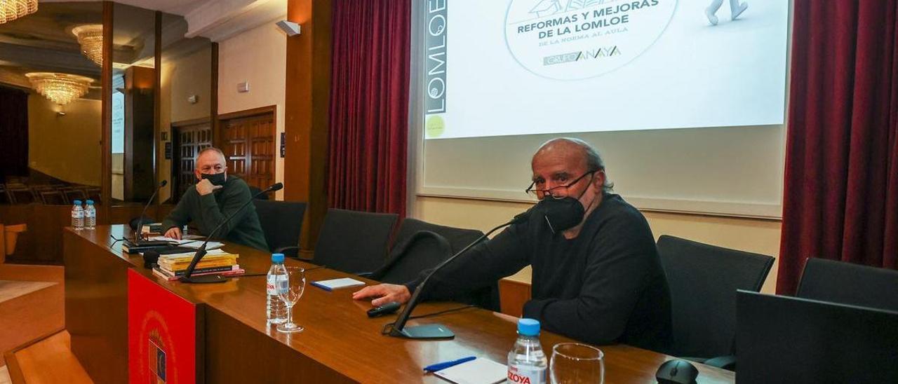 Presentación del libro sobre la reforma de la ley educativa en la sede de la UA.