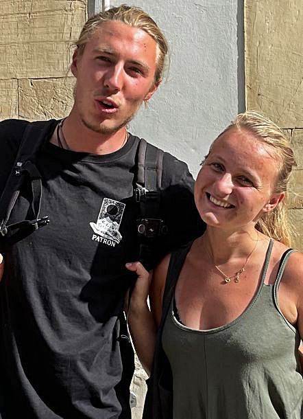 El alemán Joshy Schmidt con su novia Michelle.