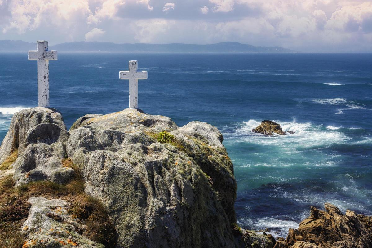Cruces a lo largo de la costa en memoria de los pescadores, Cabo Roncudo