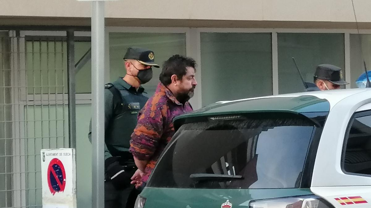 El parricida de Sueca, instantes después de ser detenido por la Guardia Civil.