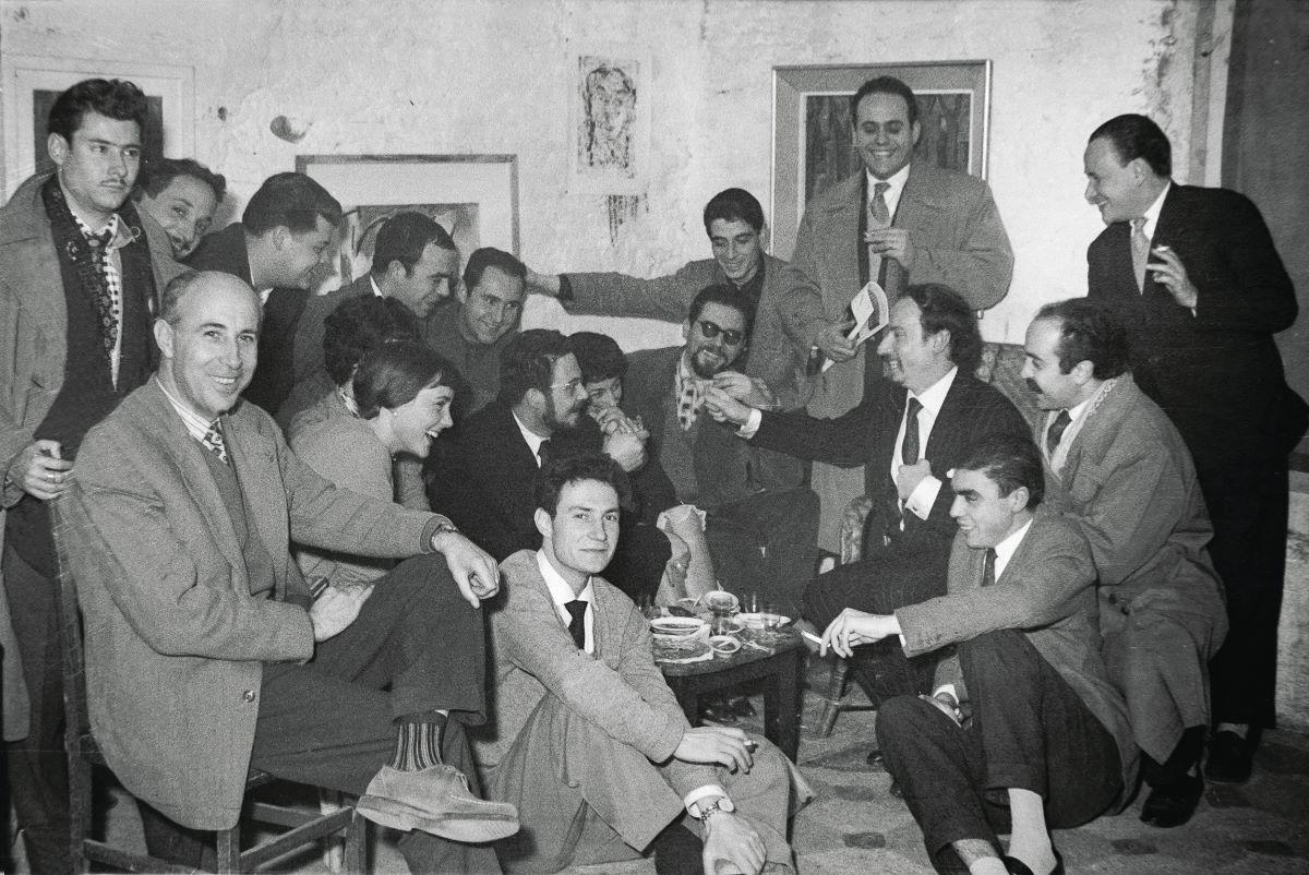 Grup d’amics, entre ells Bartomeu Massot, els germans Vallès, Fort de Ribot i Toni Montal, a Figueres, 1959.