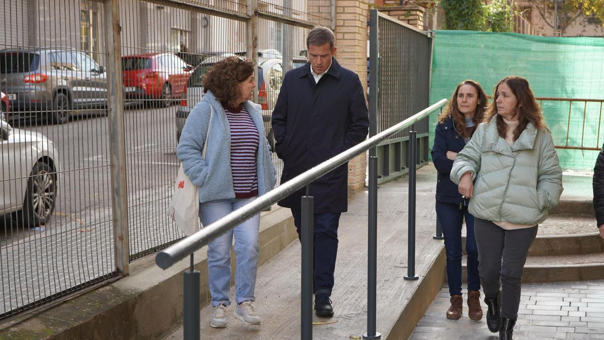 Amor Amorós y Roger Cerdà, durante una visita al CIPF la Costera de Xàtiva.