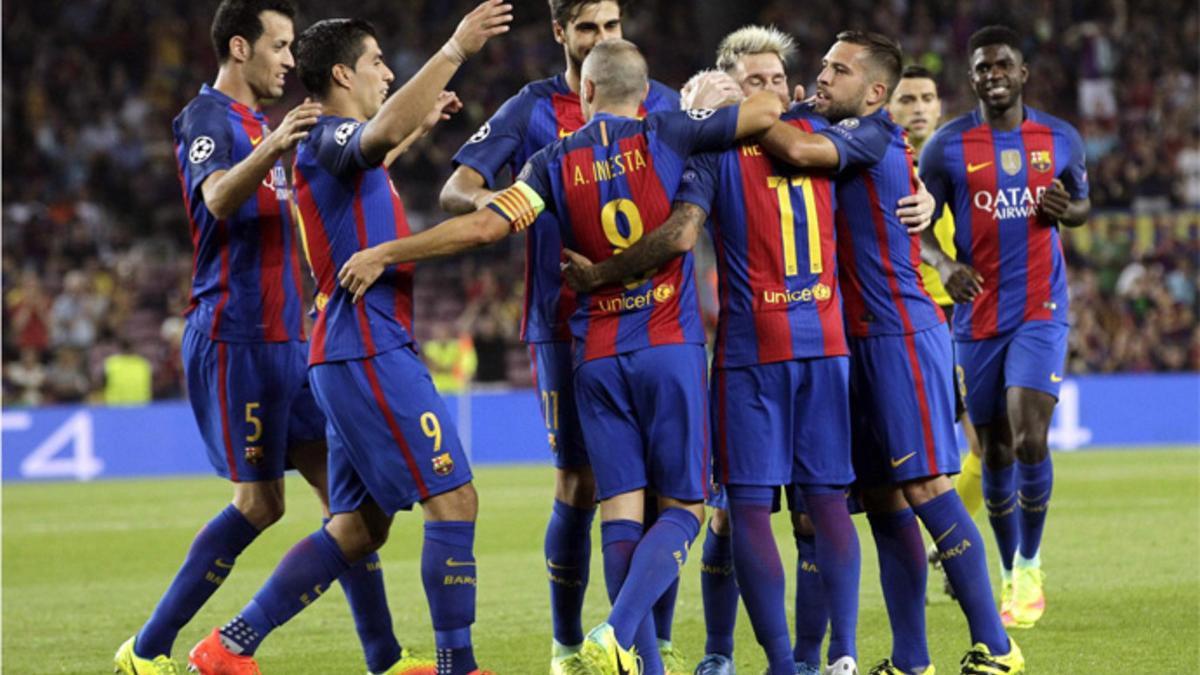 Los jugadores del Barça celebran uno de sus goles durante la temporada 2016/17