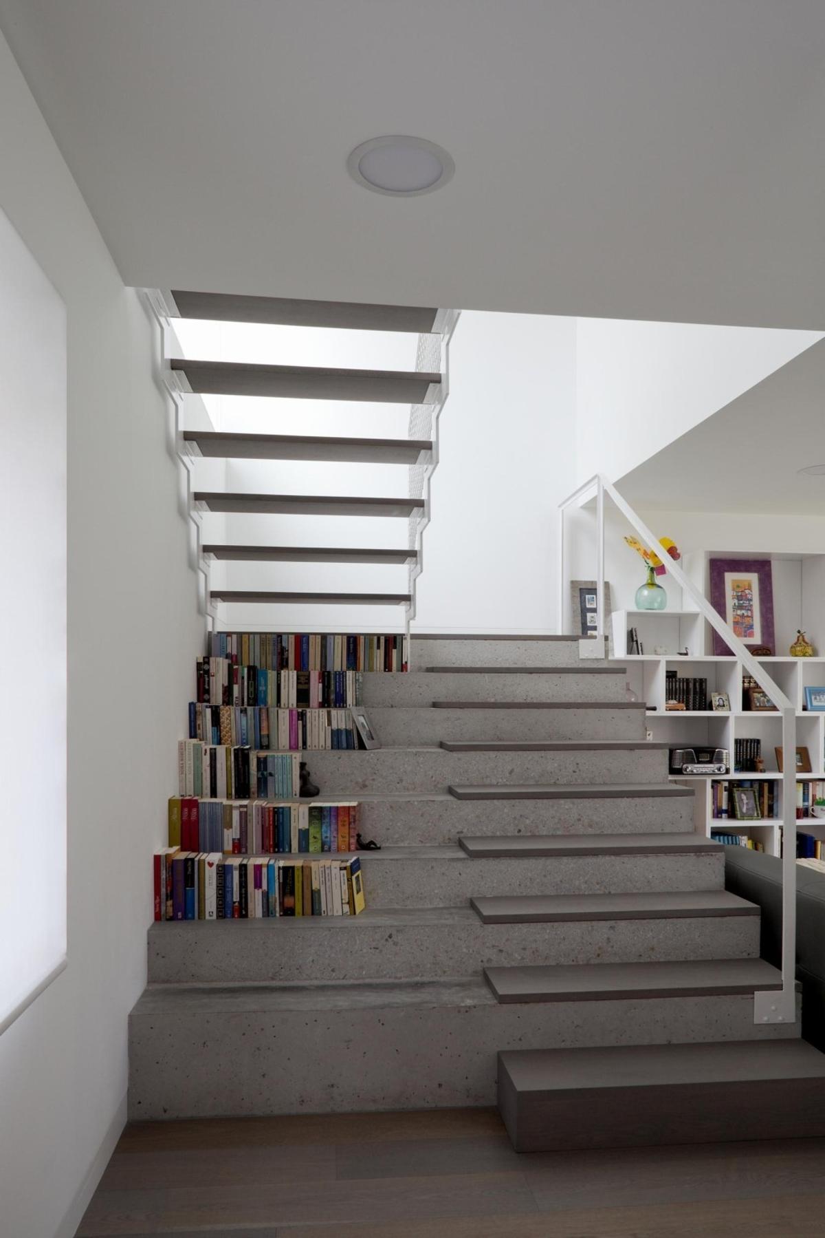 Premio Gran de Area 2014, del COAG, por una casa en Silleda, y Mención Especial Premio Juana de Vega de Arquitectura 2014.