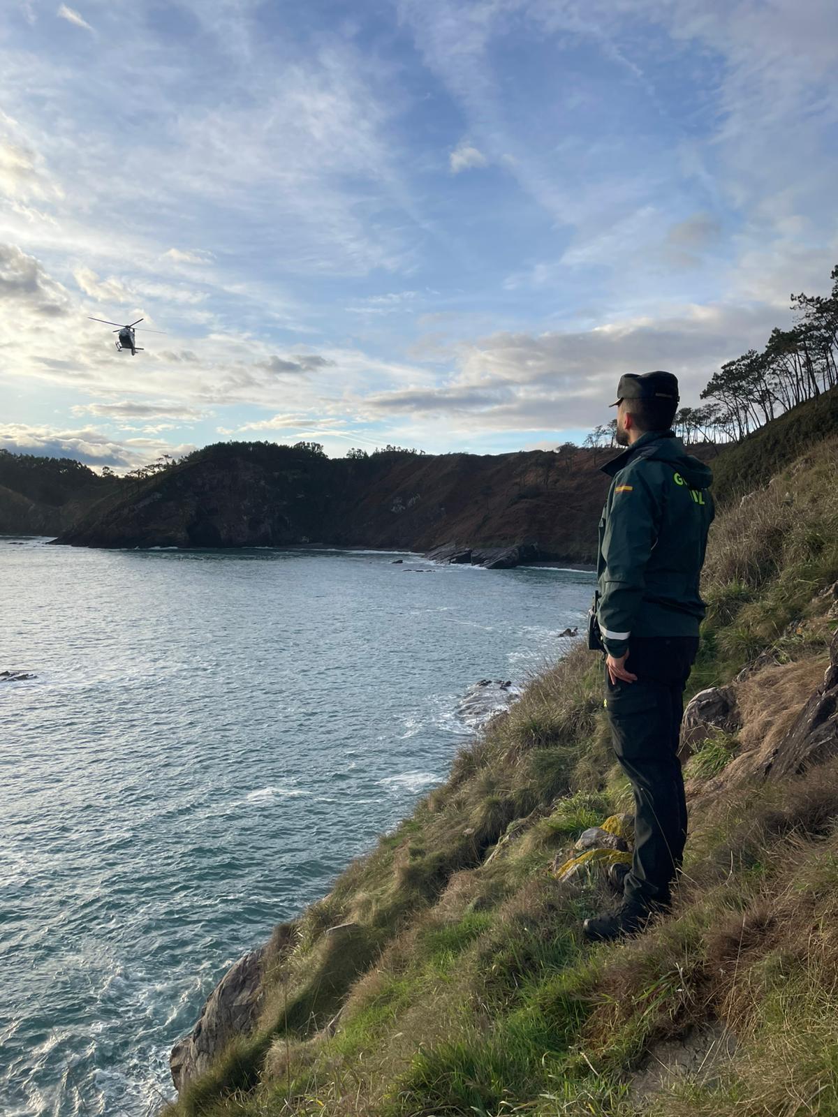 FOTOS: Búsqueda de un pescador desaparecido en la costa de Coaña FOTOS: Búsqueda de un pescador desaparecido en la costa de Coaña