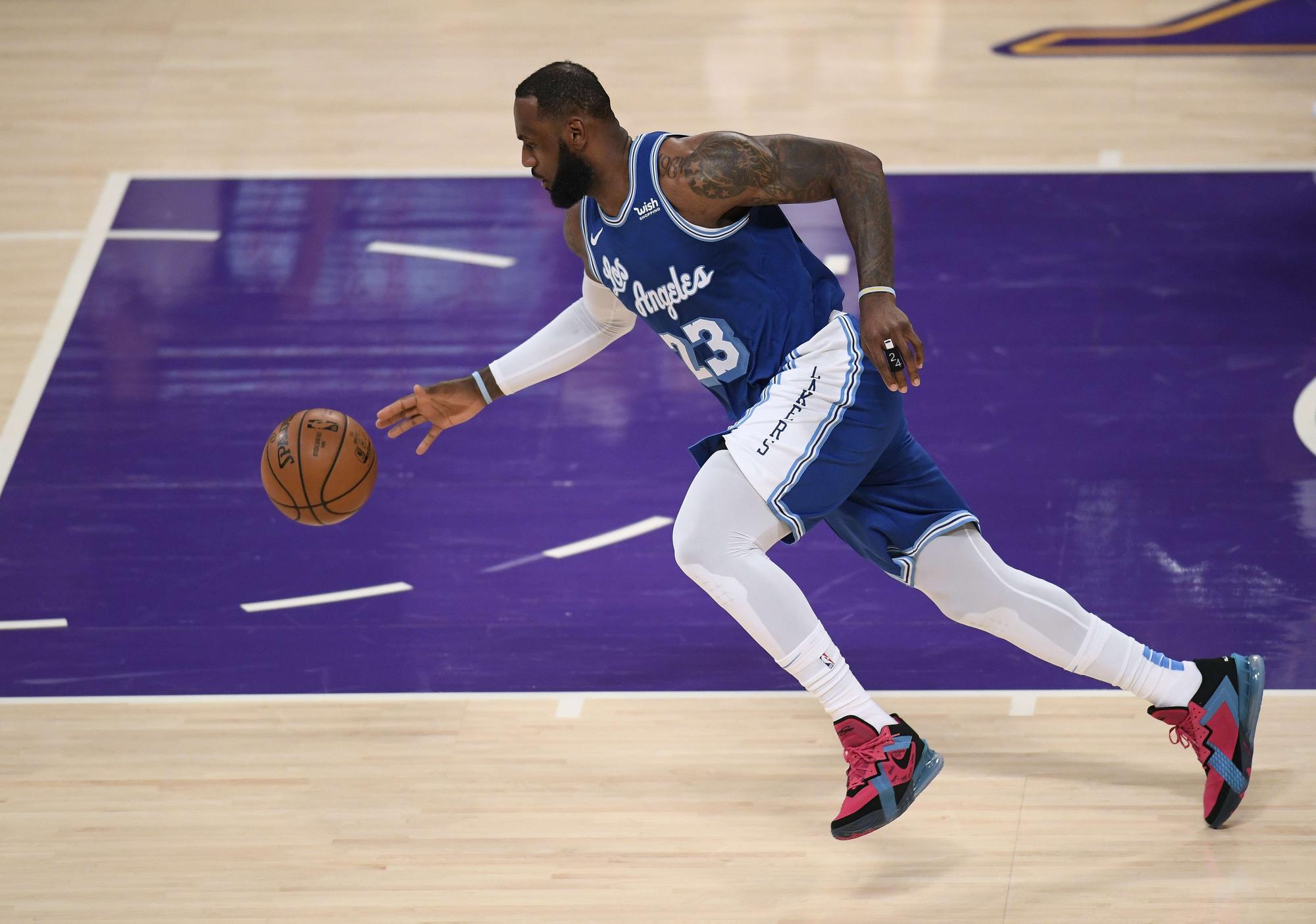 Lebron James, en un partido con los Lakers.