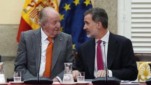 Juan Carlos I y su hijo Felipe VI. EFE