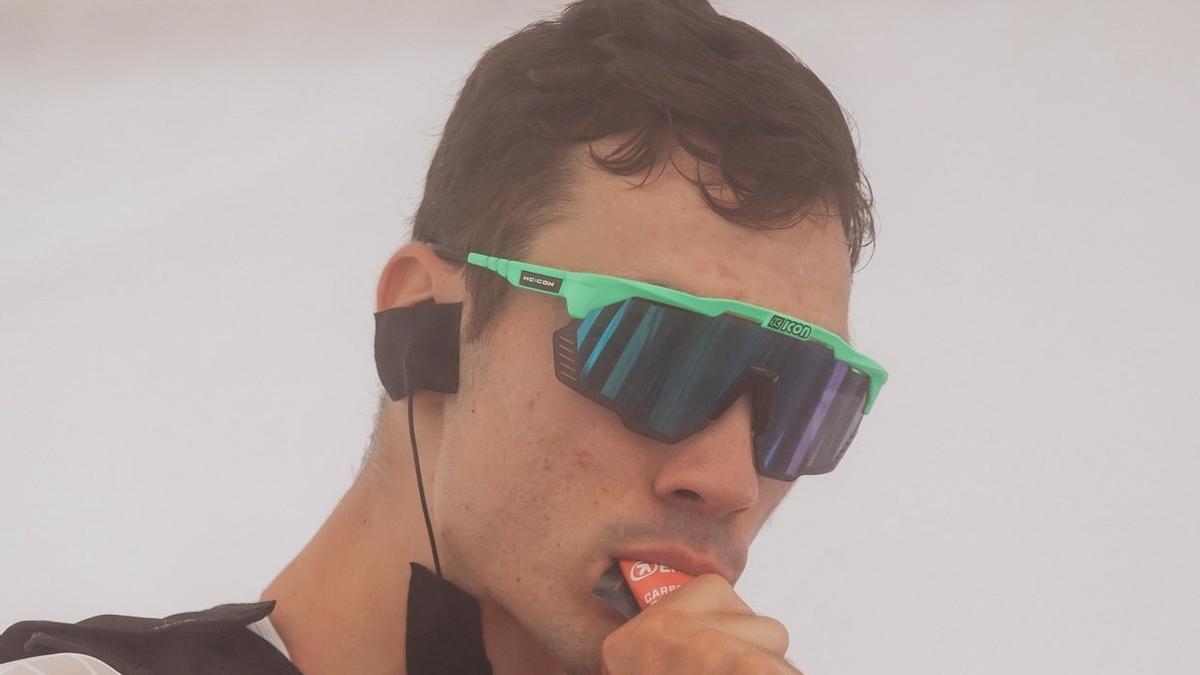 Juan Ayuso, en el calentamiento de la 'crono' por equipos