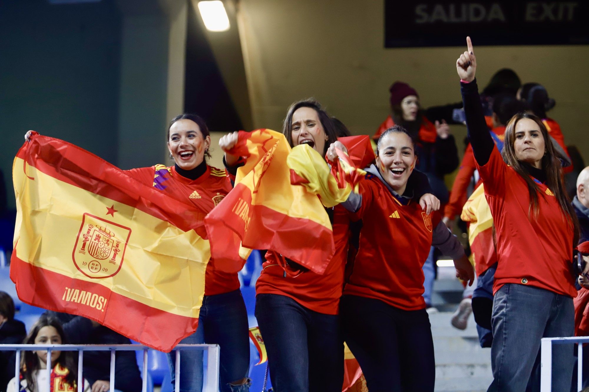 La grada de La Rosaleda vibra con la selección femenina de fútbol